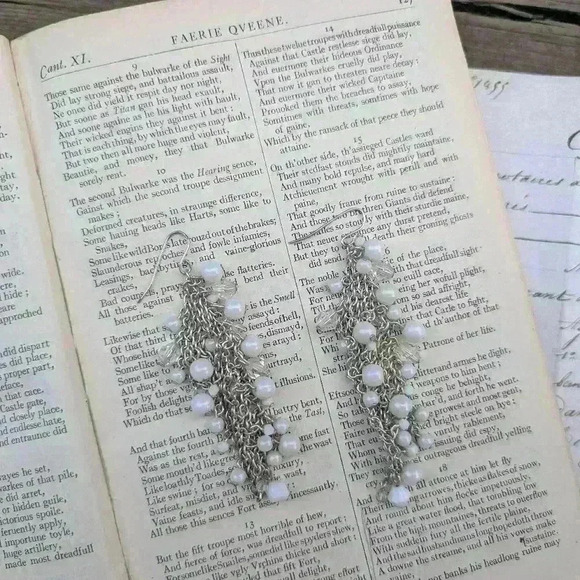 Vintage silver drop earrings with white beads - Picture 2 of 11